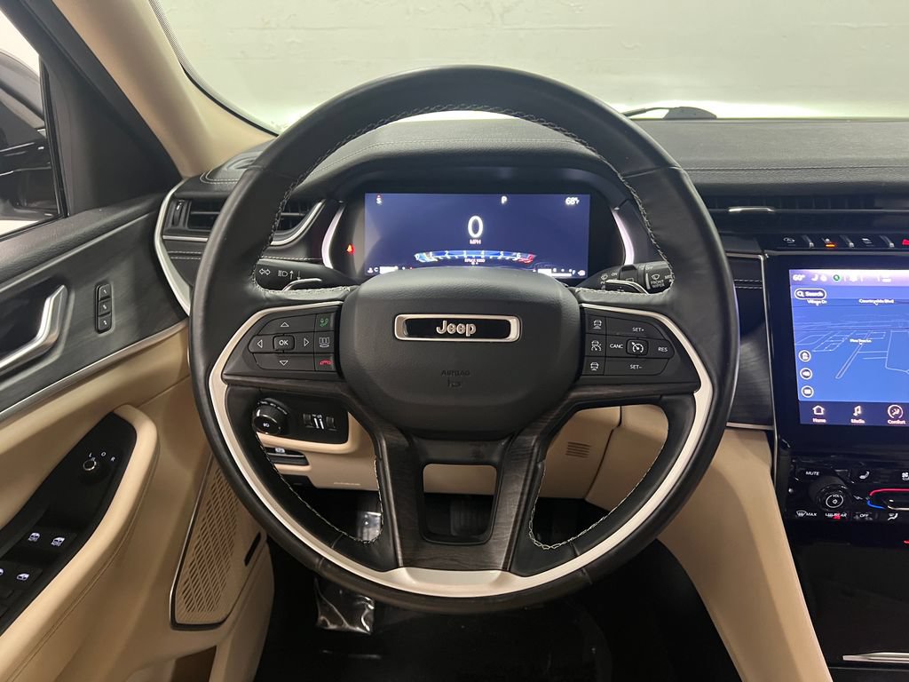 Used 2021 Jeep Grand Cherokee L Limited w/ Luxury Tech Group II AWD/4WD image 16