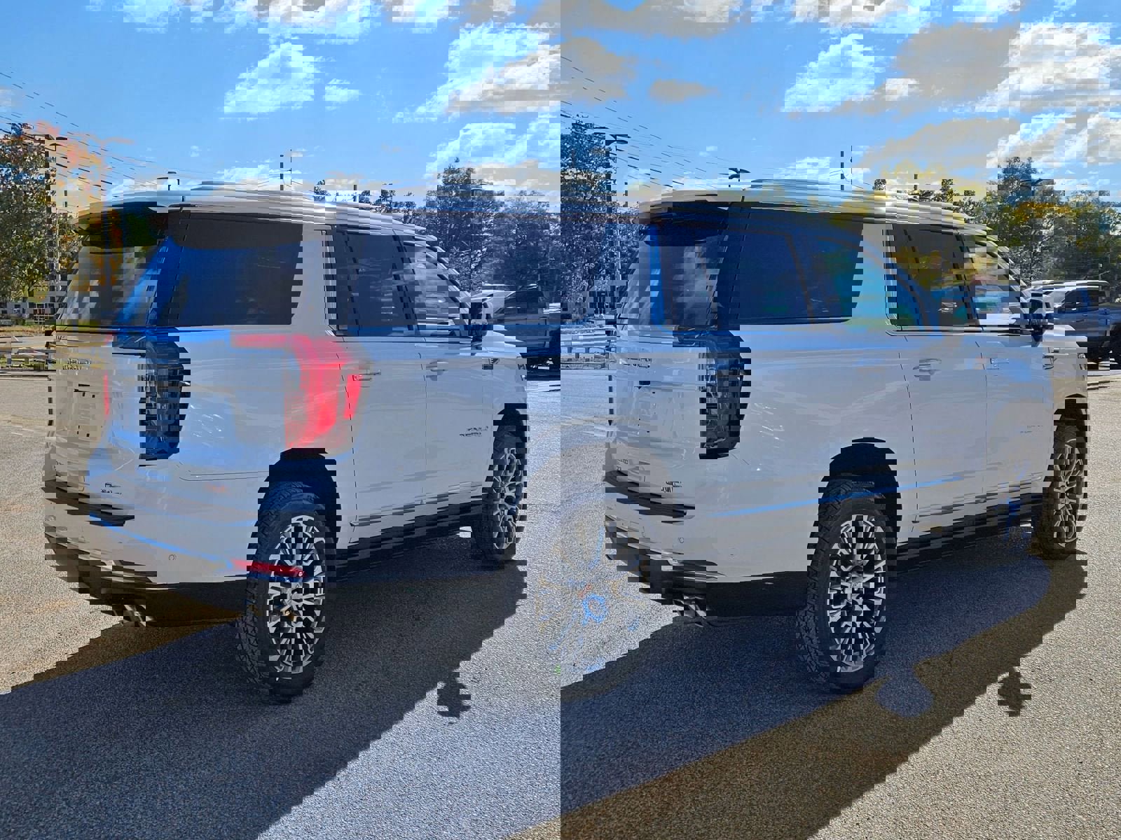 New 2026 GMC Yukon XL Denali w/ Sun & Power Step Package image 6