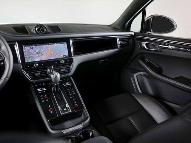 Certified 2023 Porsche Macan Turbo AWD/4WD image 19