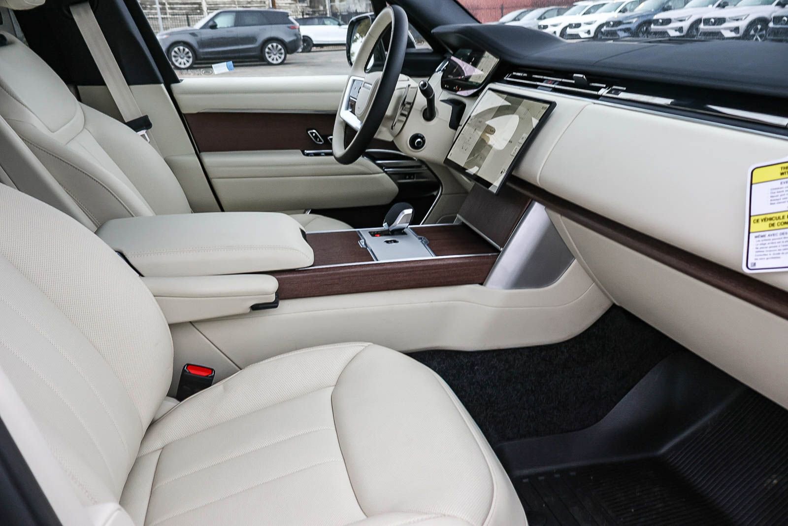 New 2025 Land Rover Range Rover SE image 17