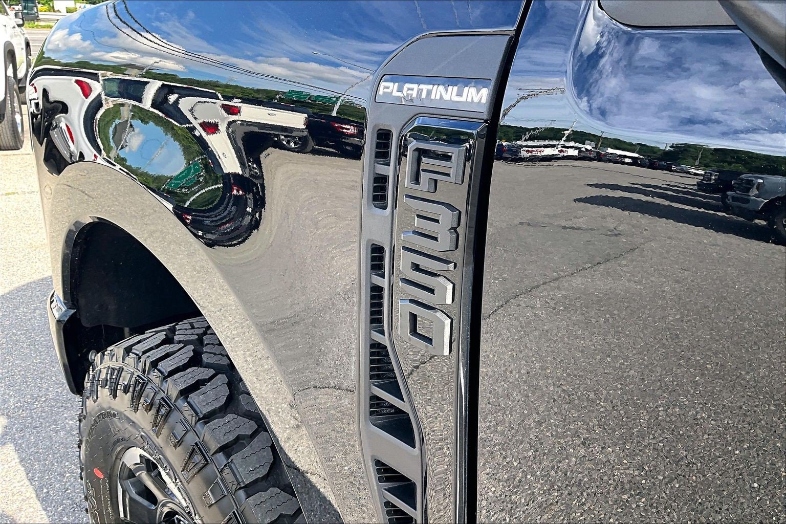 New 2026 Ford F350 Platinum w/ Tremor Off-Road Package AWD/4WD image 12