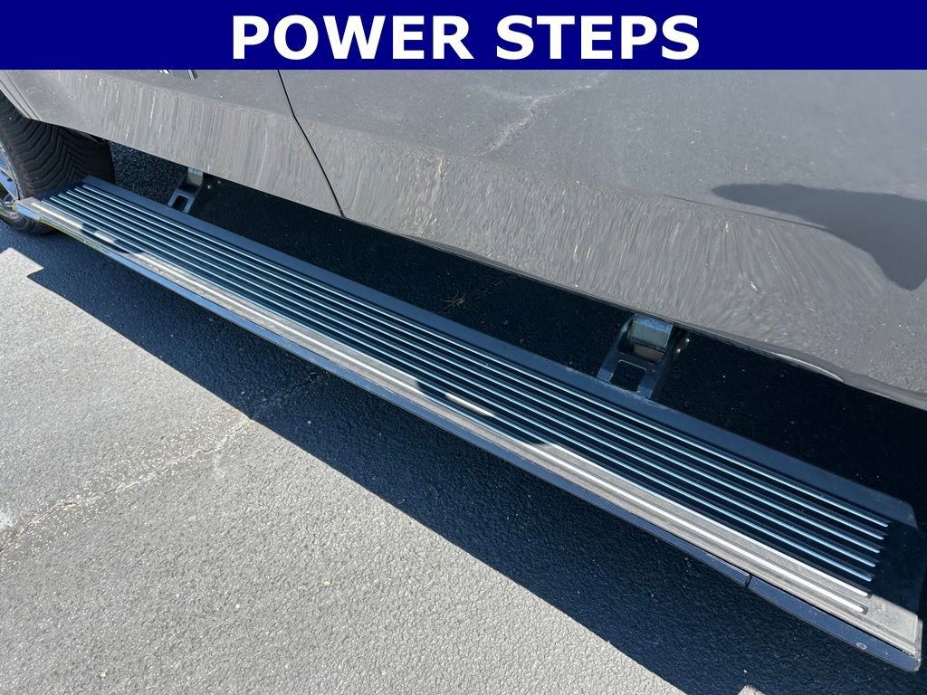 Used 2024 Jeep Grand Wagoneer Series III w/ Rear Seat Video Group 1 AWD/4WD image 13