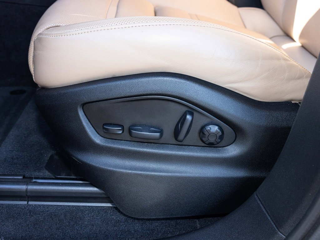 Used 2024 Porsche Cayenne Coupe image 24