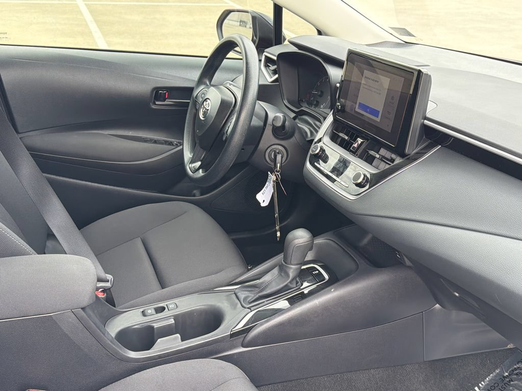 Used 2025 Toyota Corolla LE FWD image 9