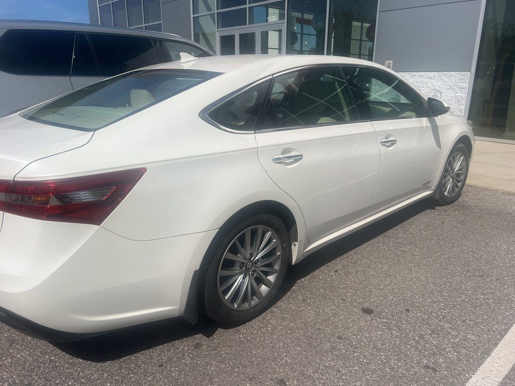 Used 2018 Toyota Avalon Limited w/ All Weather Liner Package FWD image 4