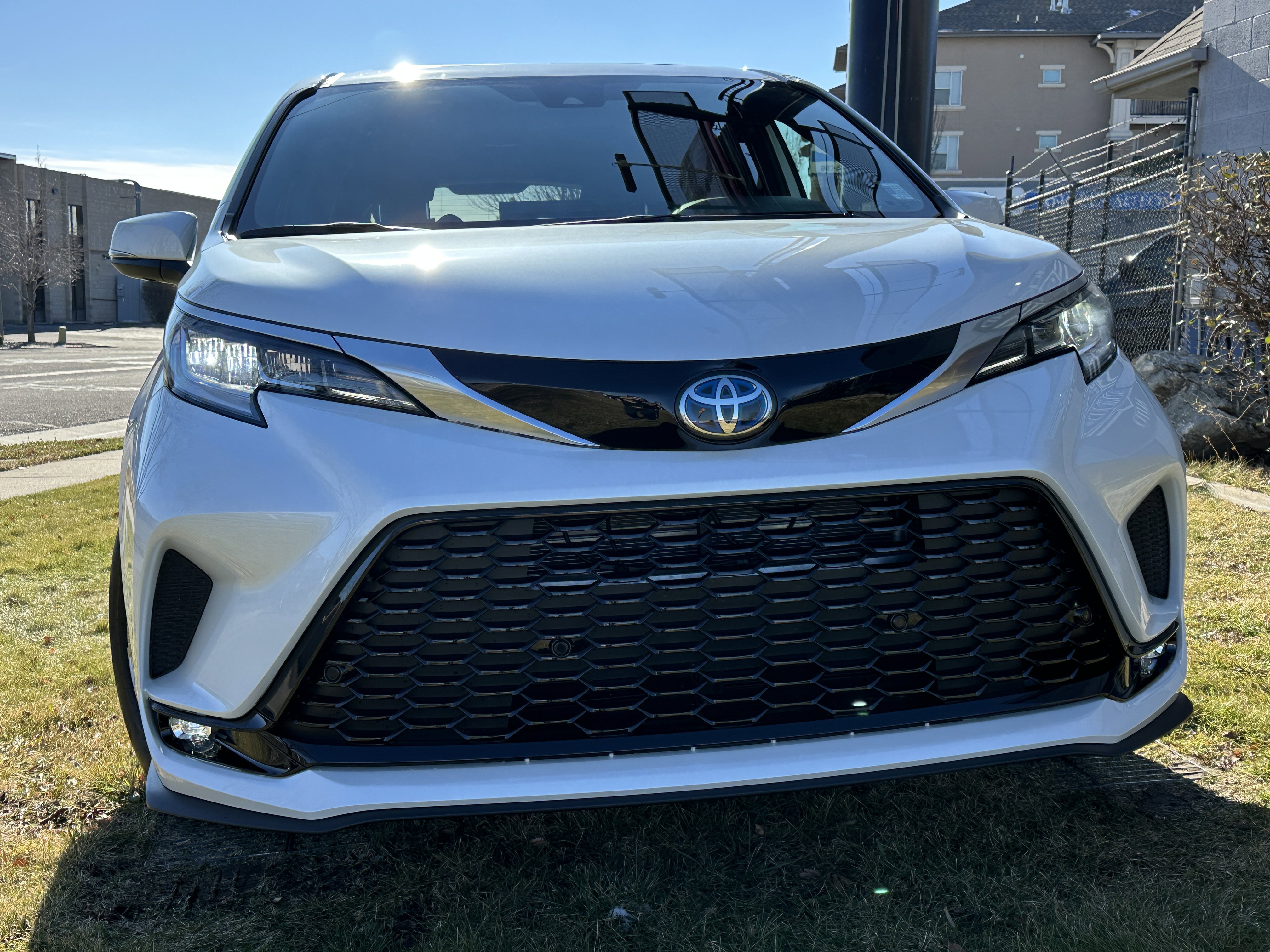 Used 2025 Toyota Sienna Limited image 4