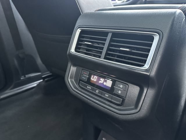 Used 2024 Volkswagen Atlas Peak Edition SE AWD/4WD image 40