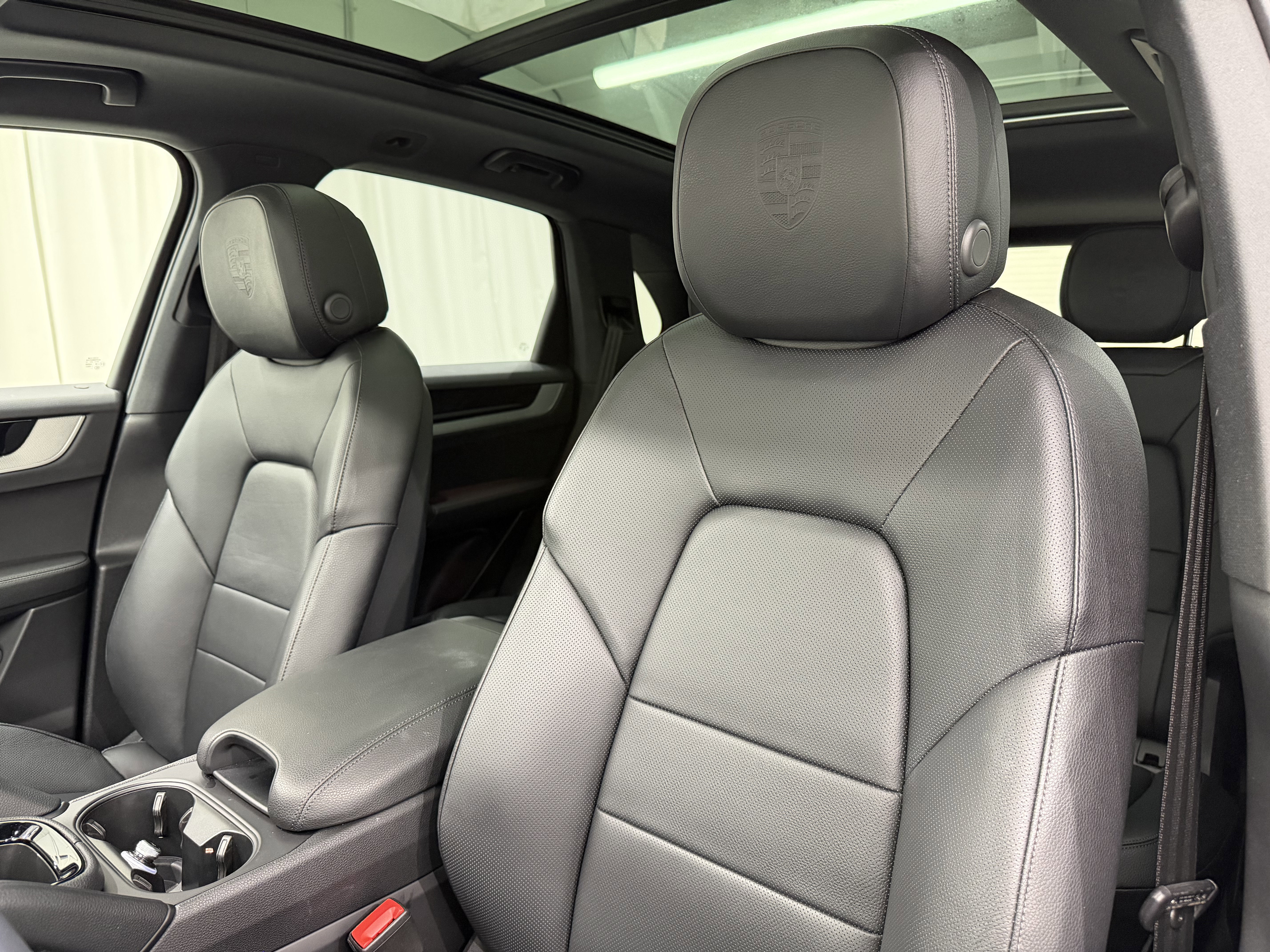 Certified 2025 Porsche Cayenne image 5