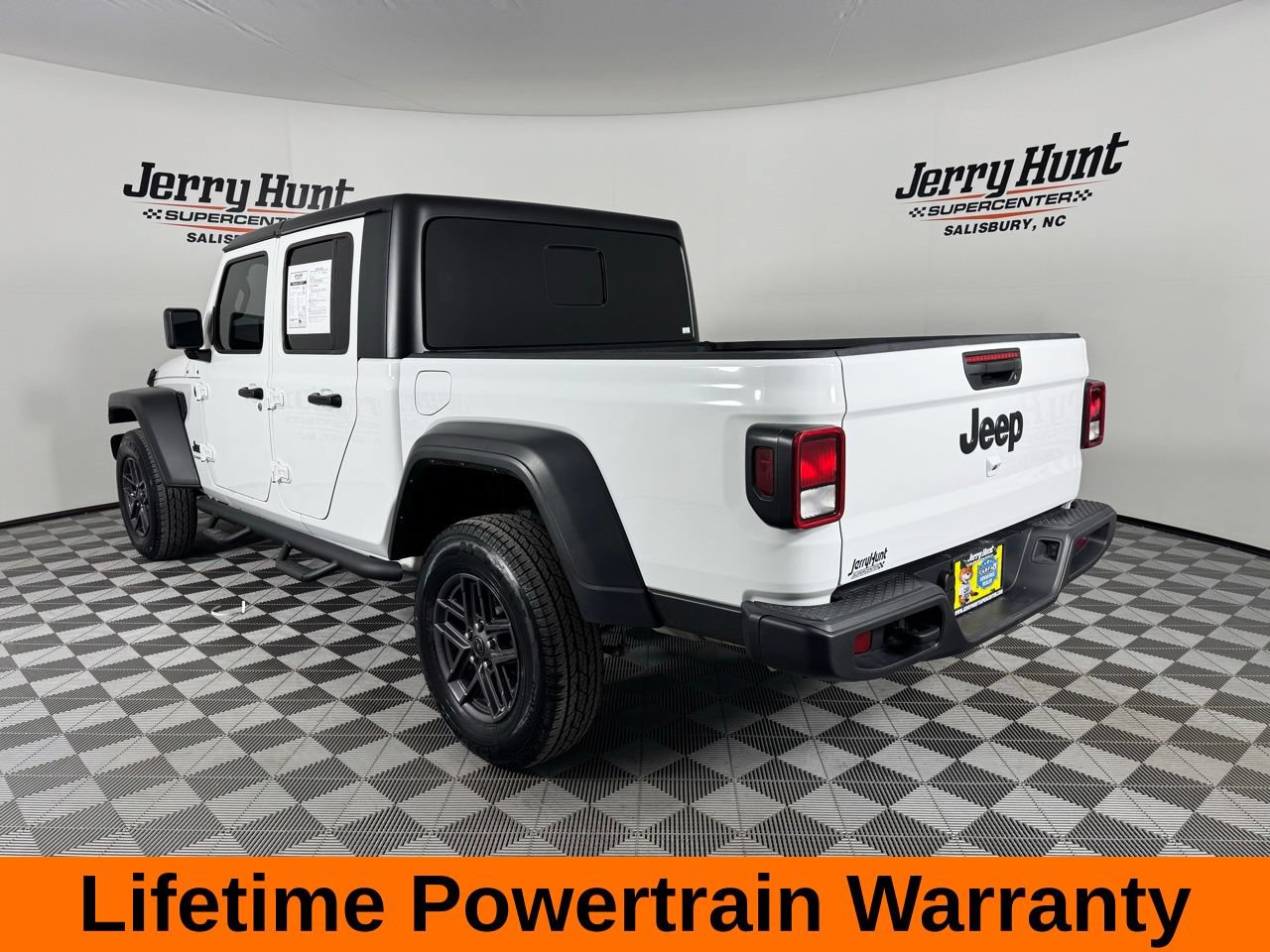 Used 2025 Jeep Gladiator Sport AWD/4WD image 8