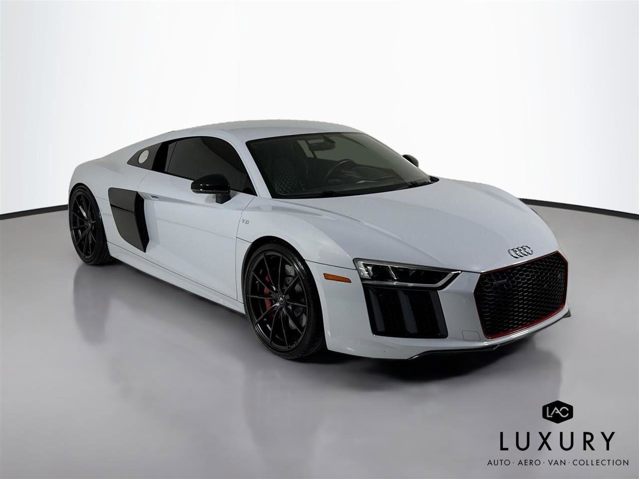 Used 2017 Audi R8 V10 w/ Carbon Exterior Package image 3