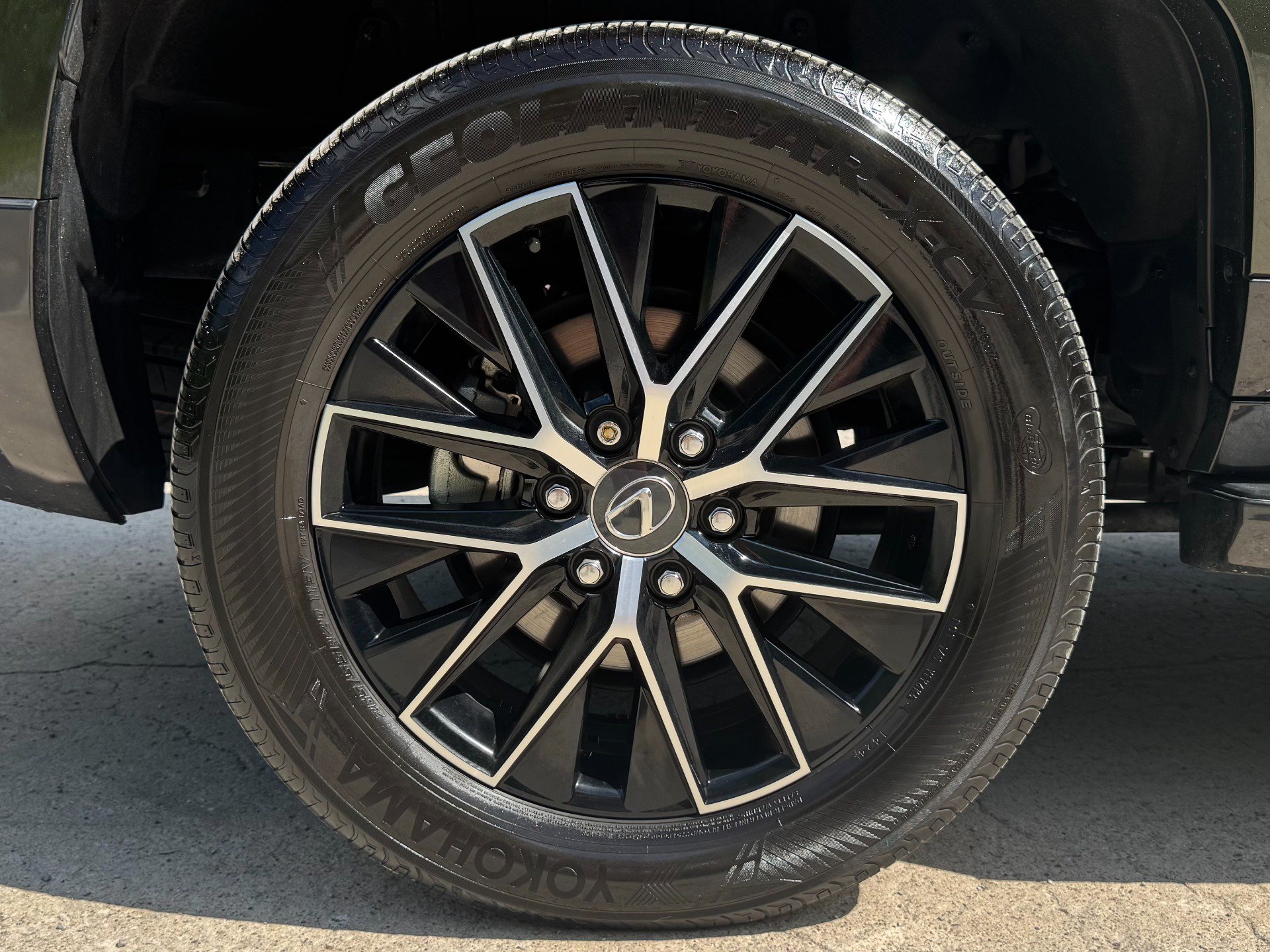 Used 2024 Lexus GX 550 w/ Accessory Package (Z1) AWD/4WD image 15
