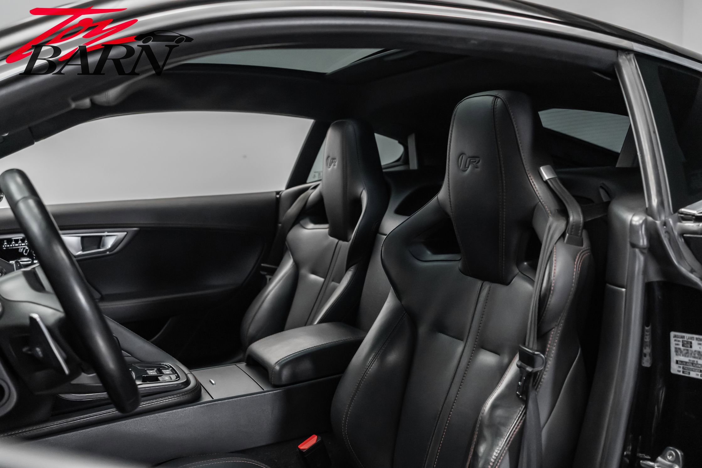 Used 2016 Jaguar F-TYPE R image 26