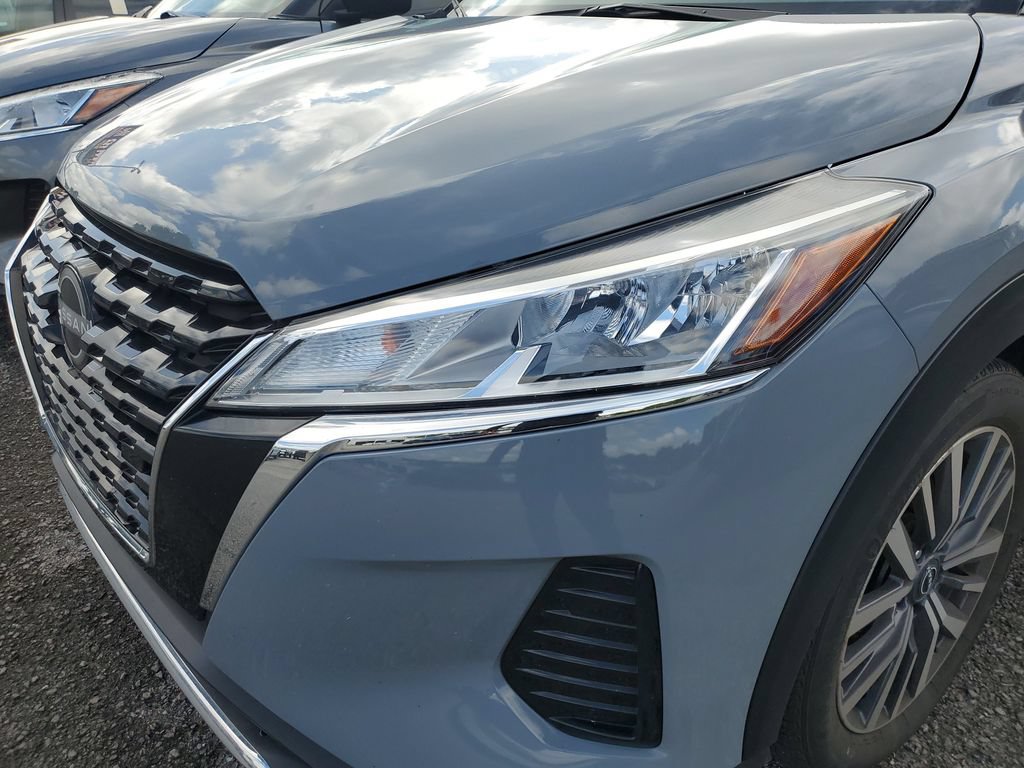 Certified 2023 Nissan Kicks SV FWD image 5