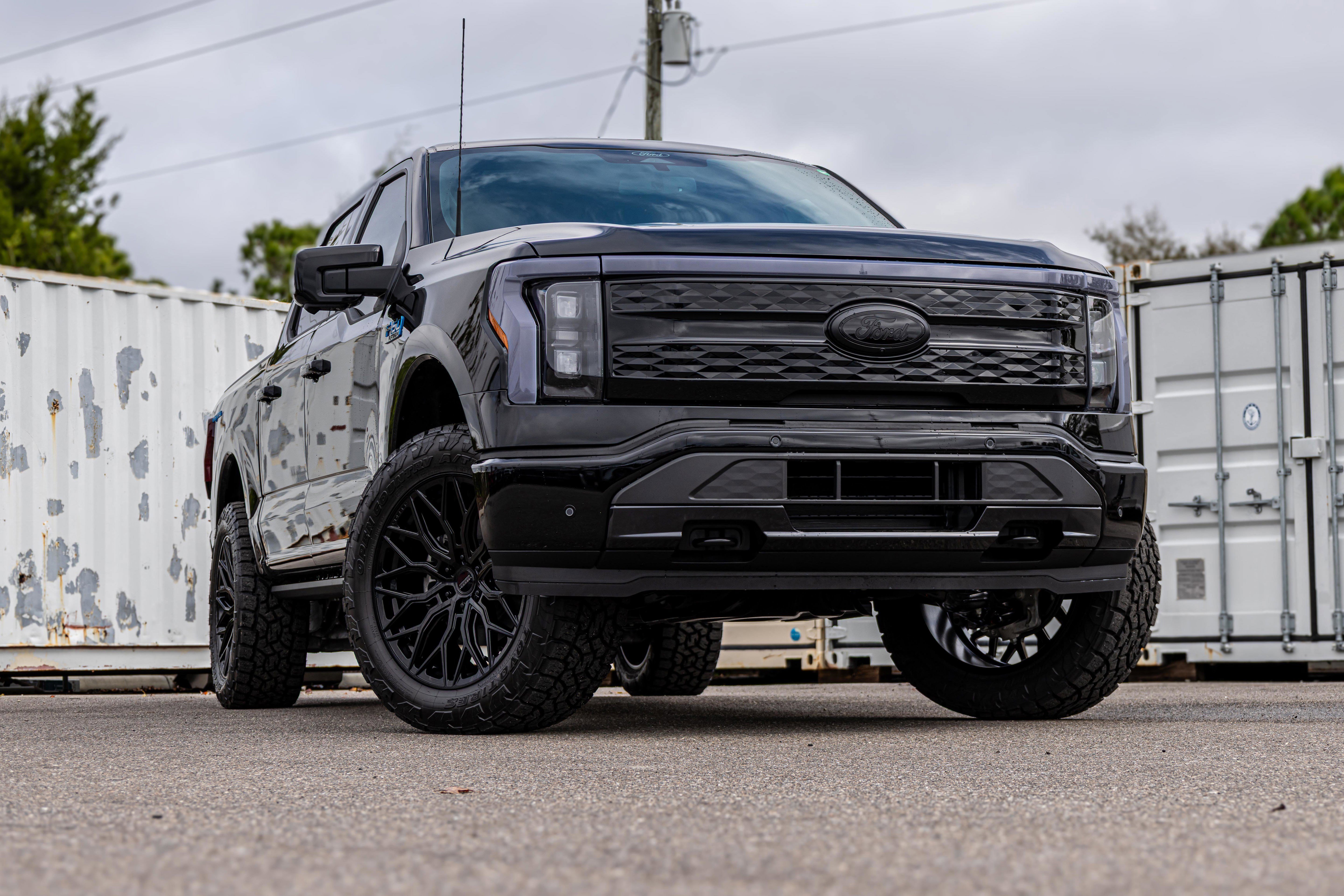 New 2025 Ford F150 Lightning Platinum image 10