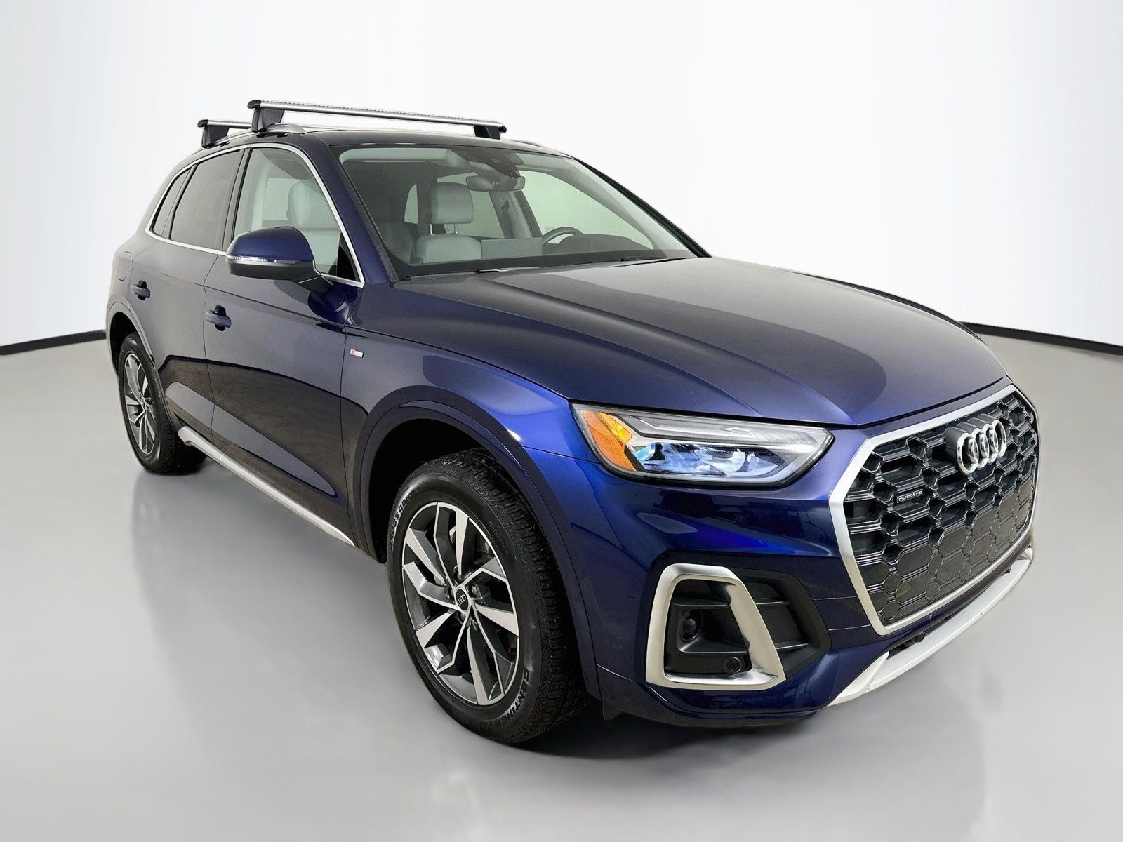 Used 2023 Audi Q5 2.0T Premium w/ Convenience Package AWD/4WD image 3