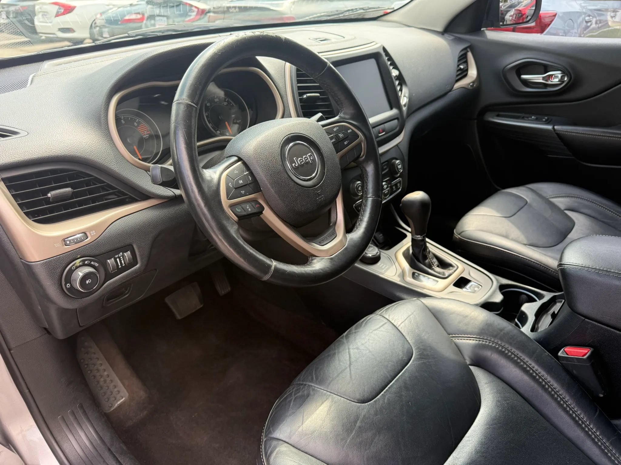 Used 2016 Jeep Cherokee Limited AWD/4WD image 16