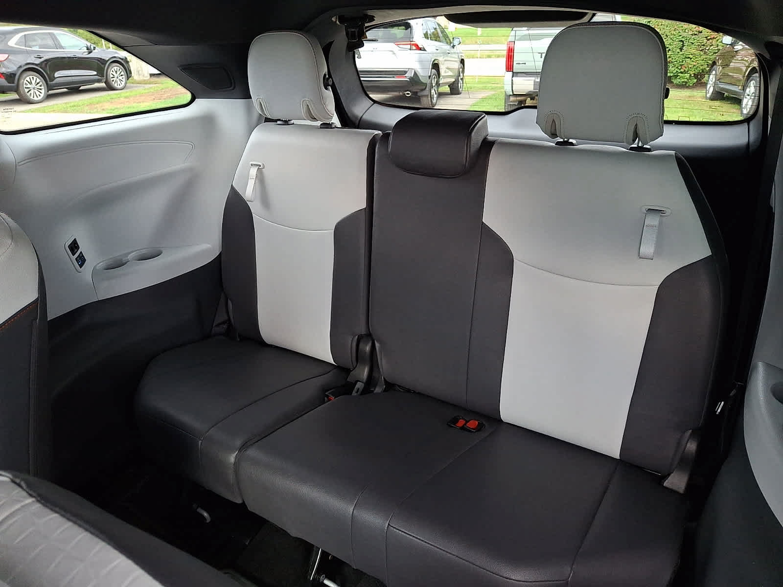 Used 2023 Toyota Sienna XSE w/ XSE Plus Package AWD/4WD image 13
