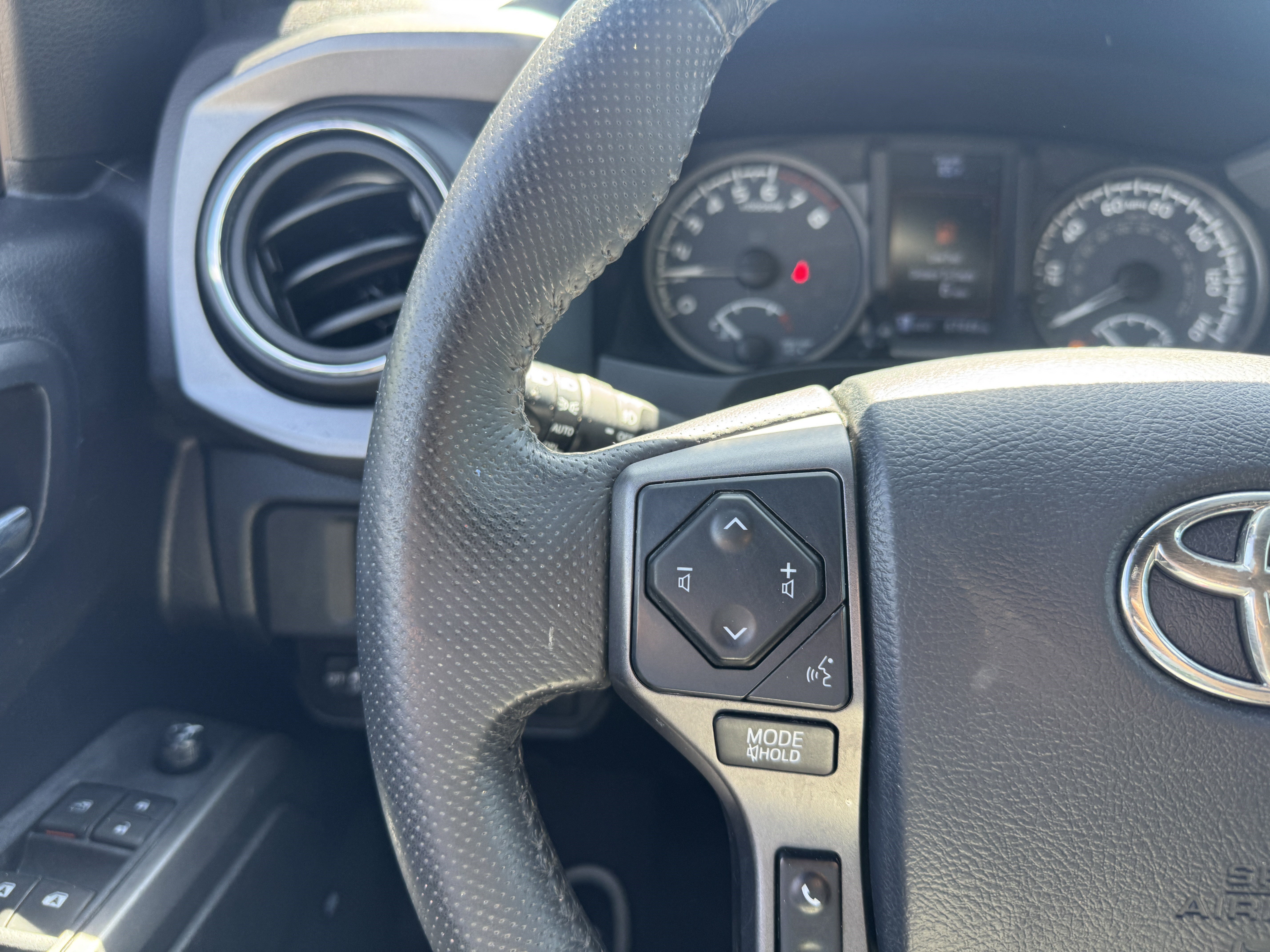 Used 2019 Toyota Tacoma TRD Pro AWD/4WD image 29