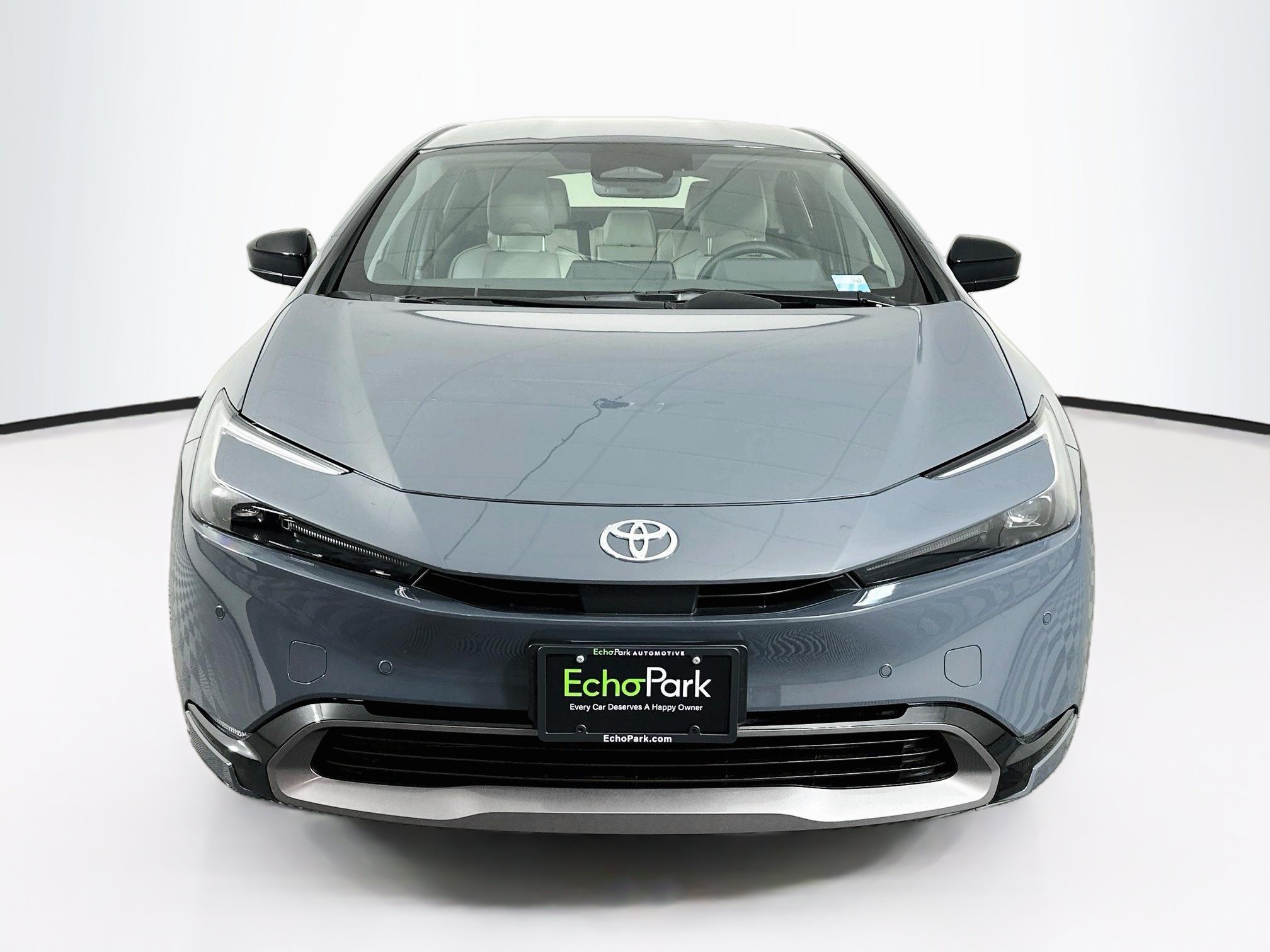 Used 2024 Toyota Prius XLE FWD image 2