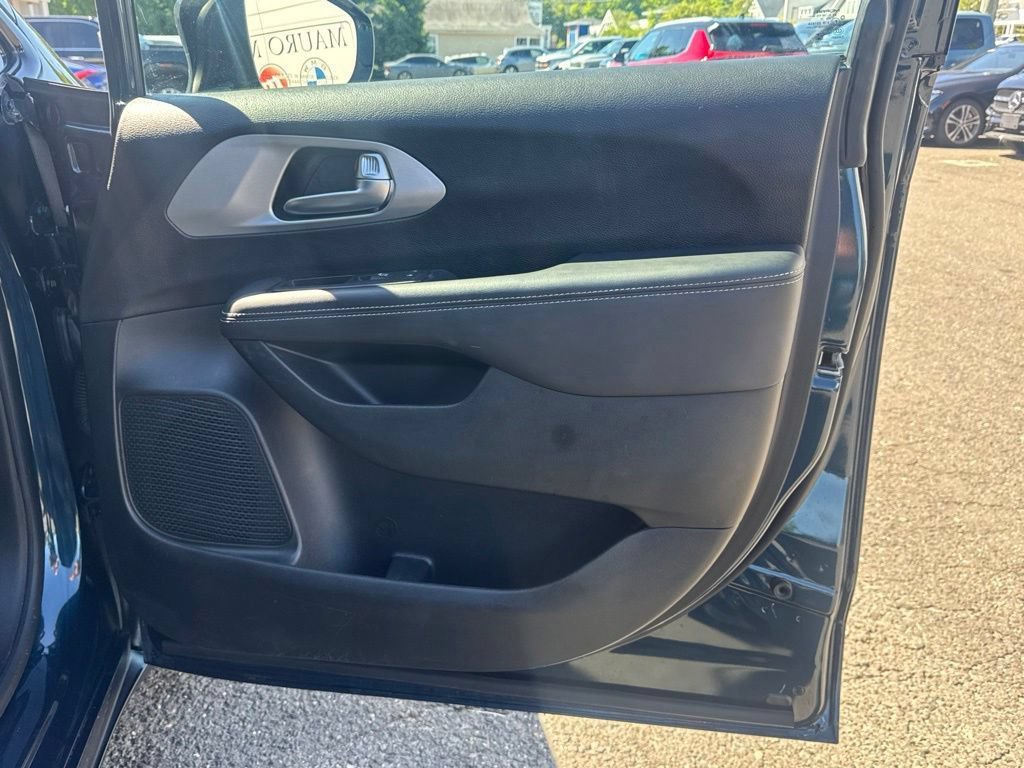 Used 2023 Chrysler Pacifica Limited w/ S Appearance Package FWD image 54