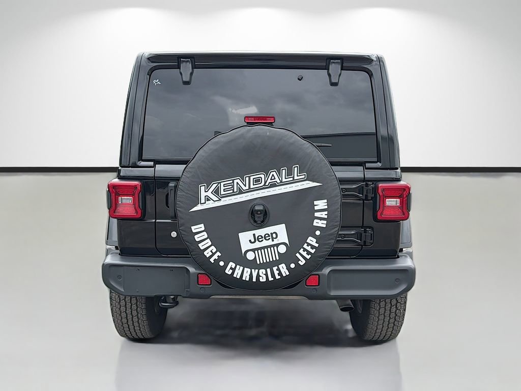 Used 2018 Jeep Wrangler Unlimited Sahara AWD/4WD image 4