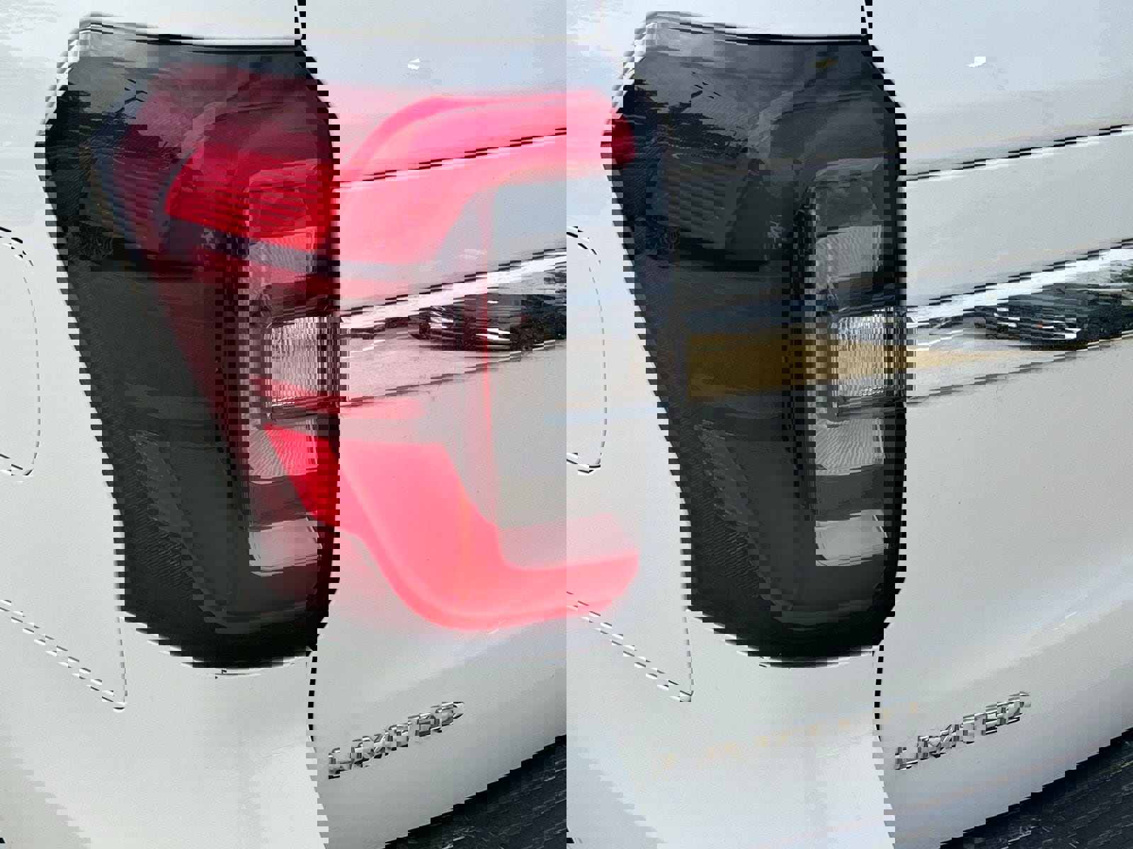 Used 2024 Ford Expedition Limited RWD image 13