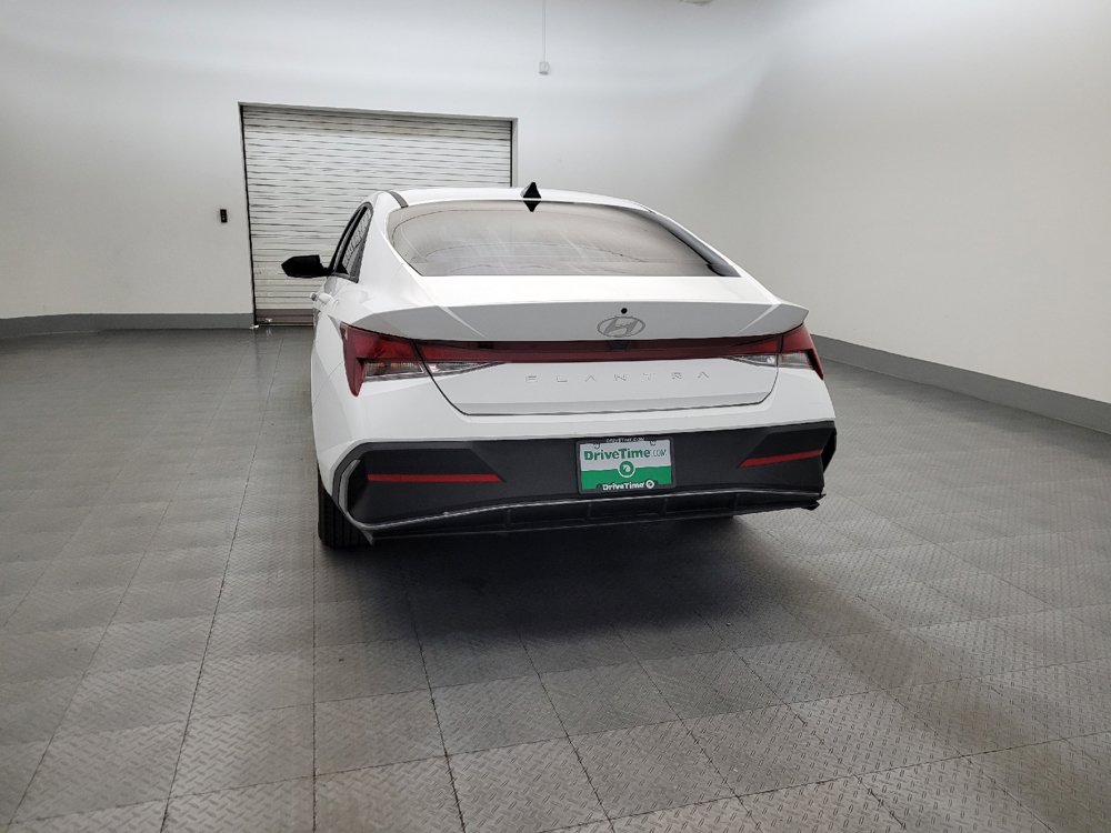 Used 2025 Hyundai Elantra SE FWD image 6