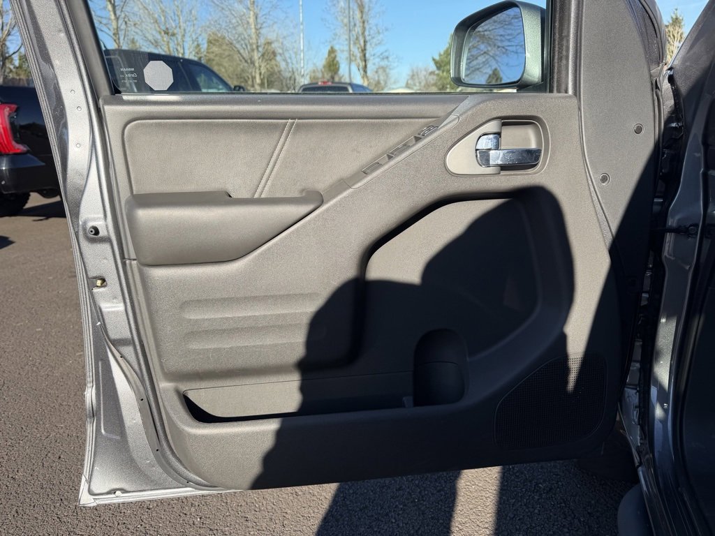 Used 2021 Nissan Frontier PRO-4X w/ Pro-4x Utility Package image 13