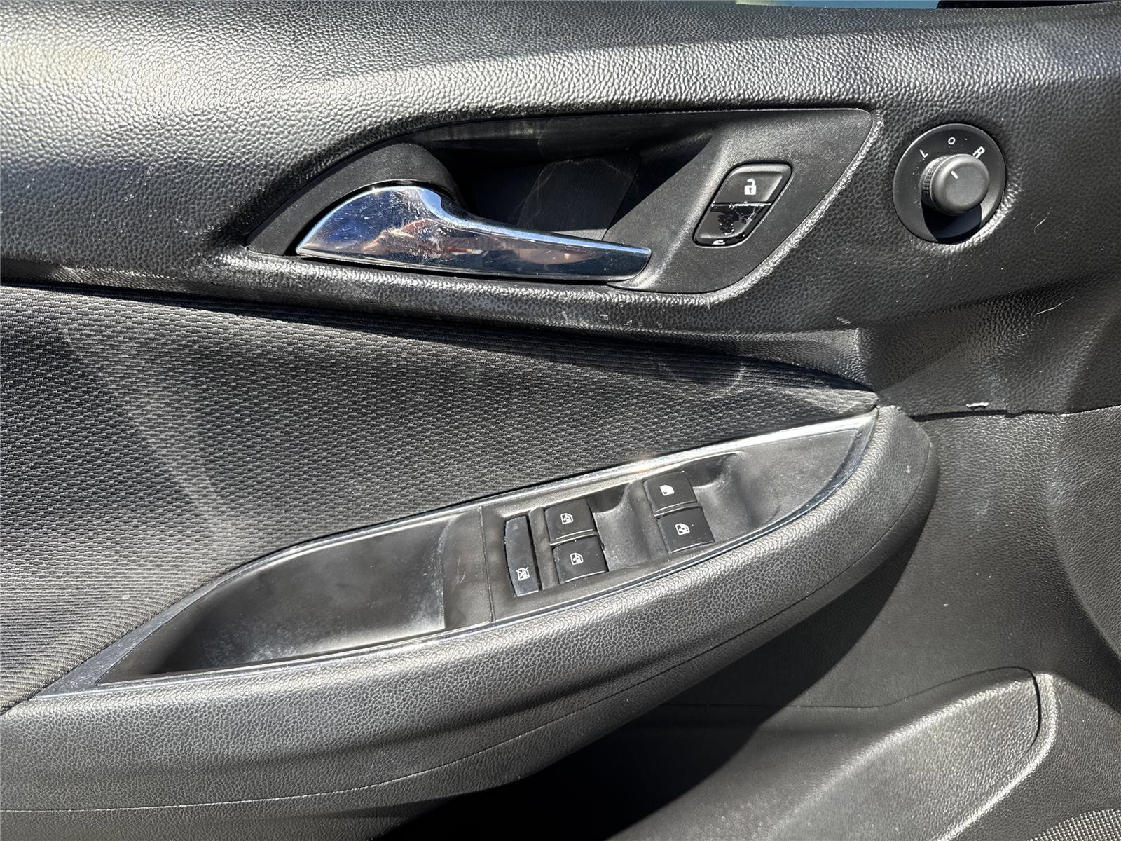 Used 2017 Chevrolet Cruze LT w/ Convenience Package FWD image 17