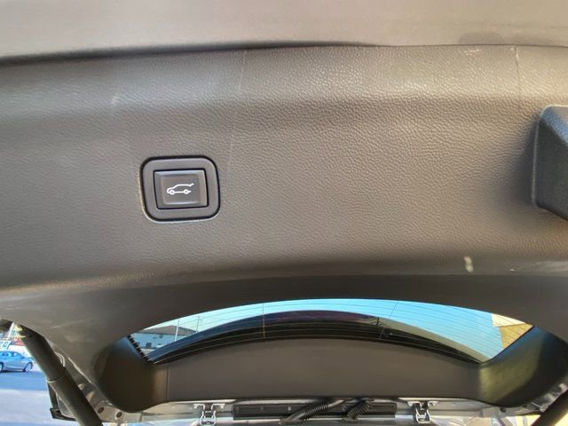 Used 2024 Buick Enclave Premium image 11