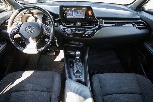 Used 2018 Toyota C-HR XLE image 3