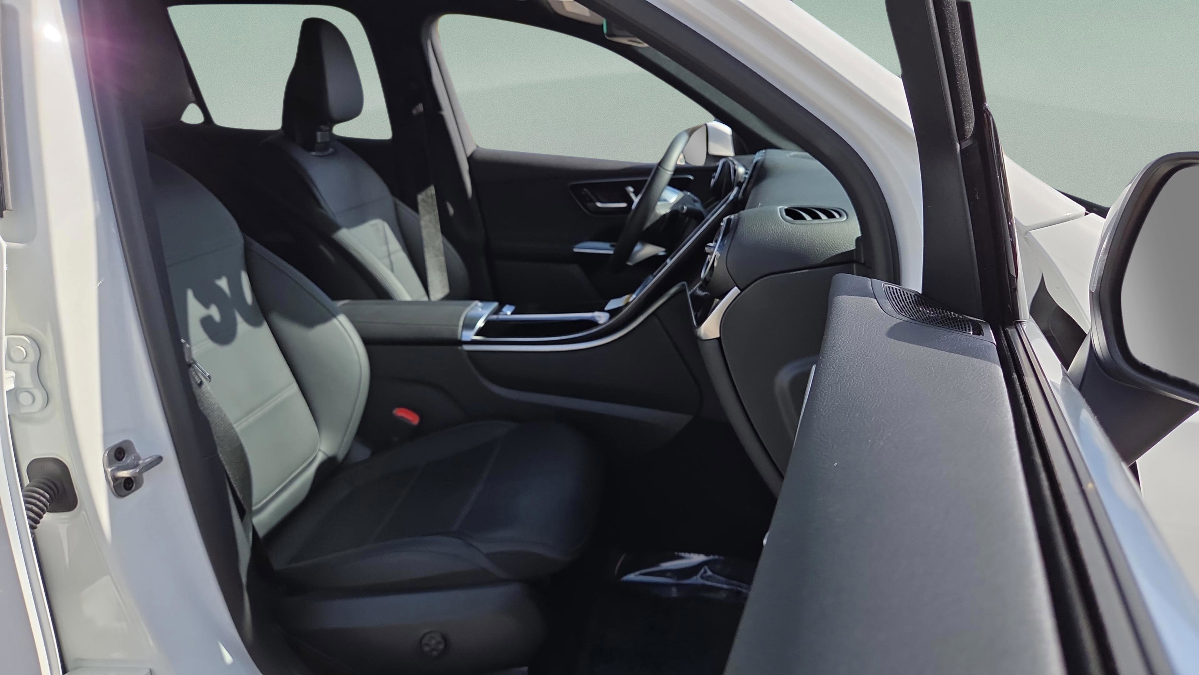 Used 2025 Mercedes-Benz GLC 300 image 30