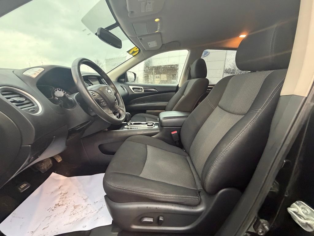 Used 2019 Nissan Pathfinder SV image 15