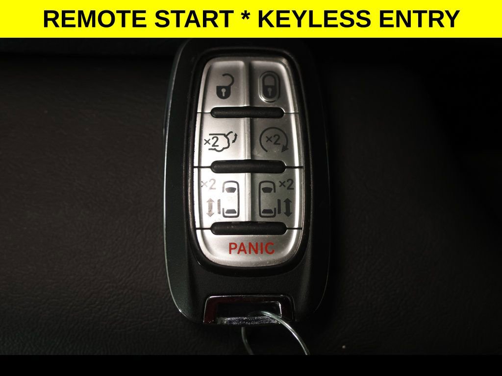 Used 2025 Chrysler Pacifica Select image 7