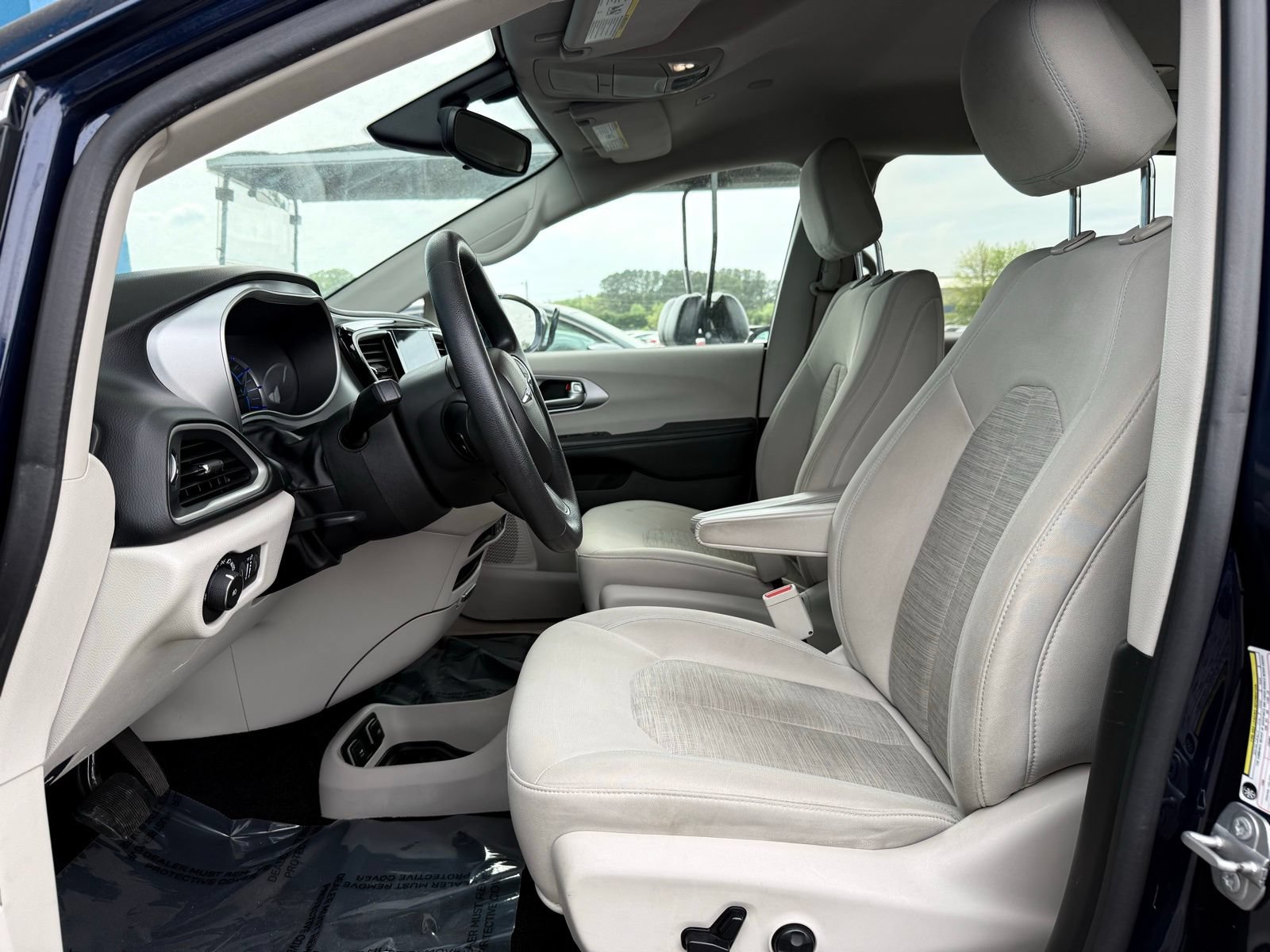 Used 2018 Chrysler Pacifica Touring Plus FWD image 19