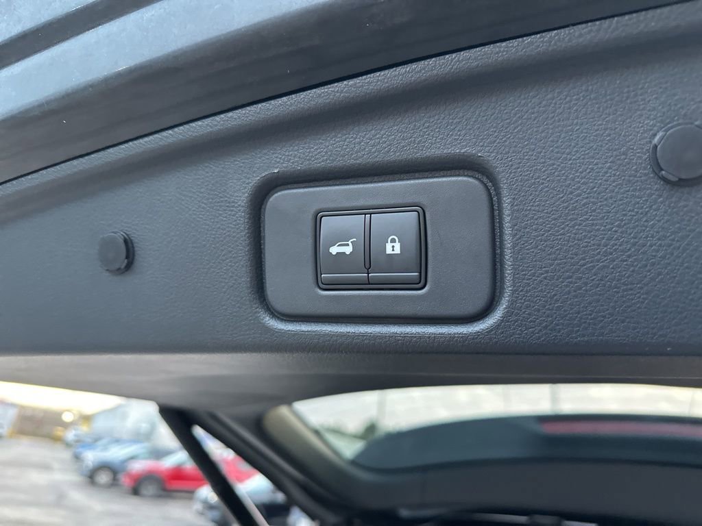 Used 2023 Nissan Pathfinder SL image 14