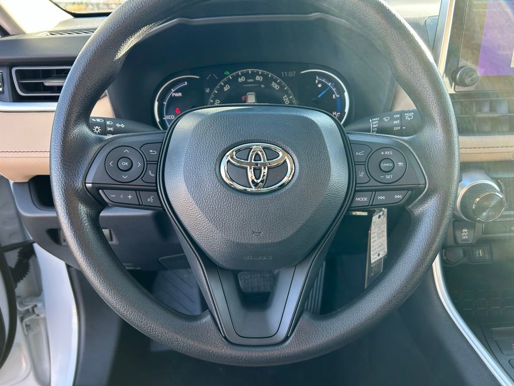 Used 2025 Toyota RAV4 SE image 21