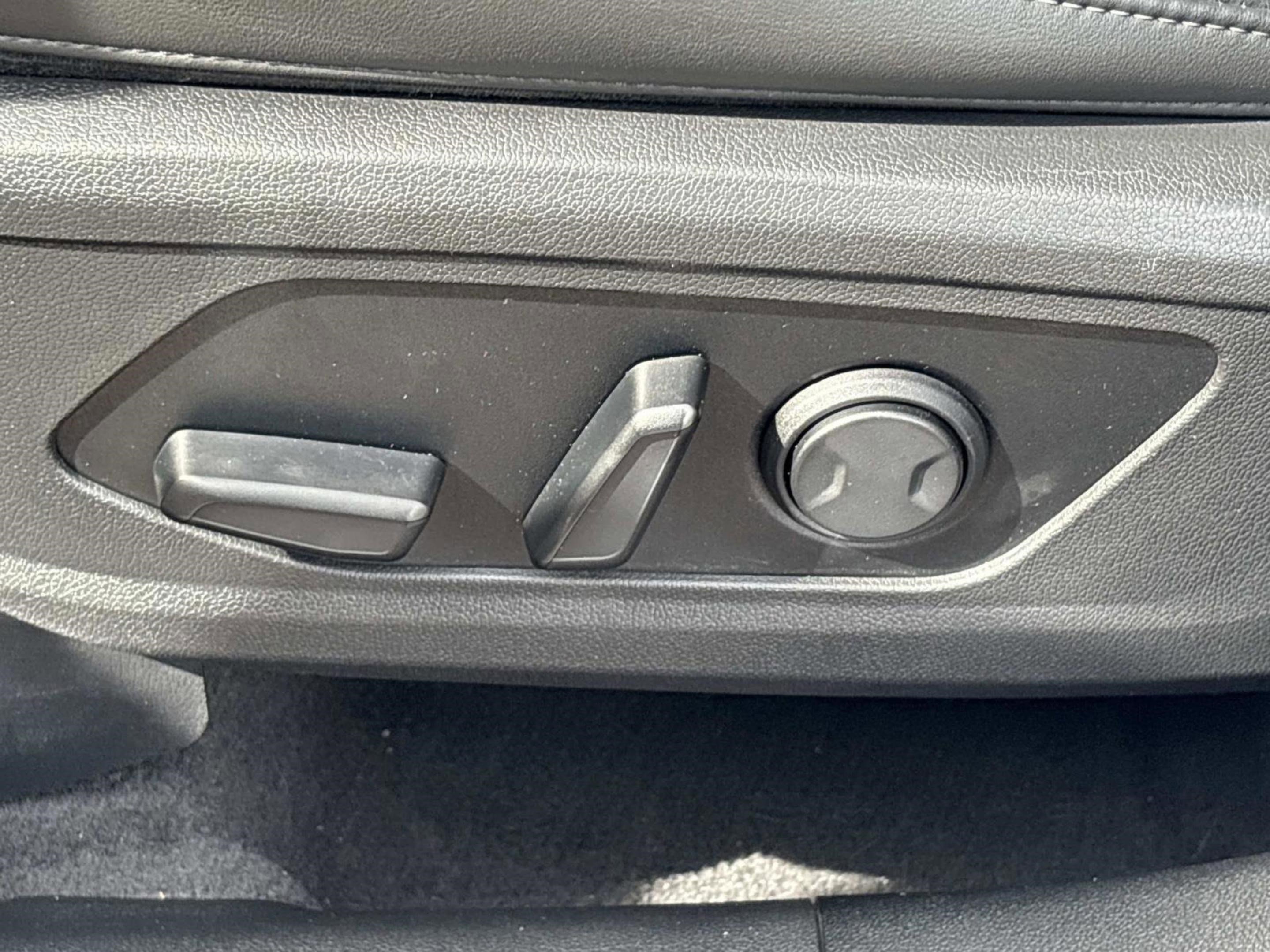 Used 2023 Kia Sorento SX image 27