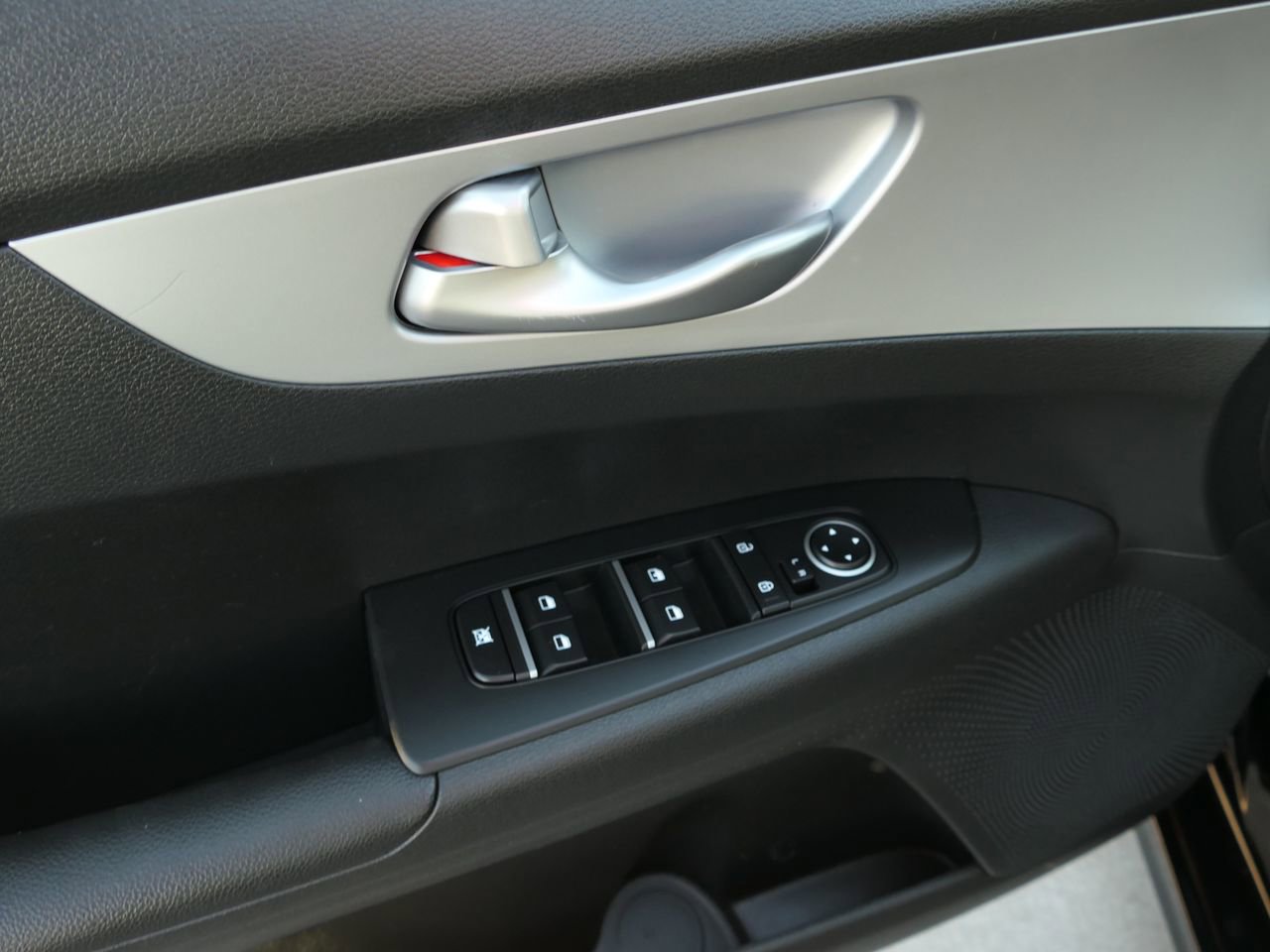 Used 2023 Kia Forte LXS image 13