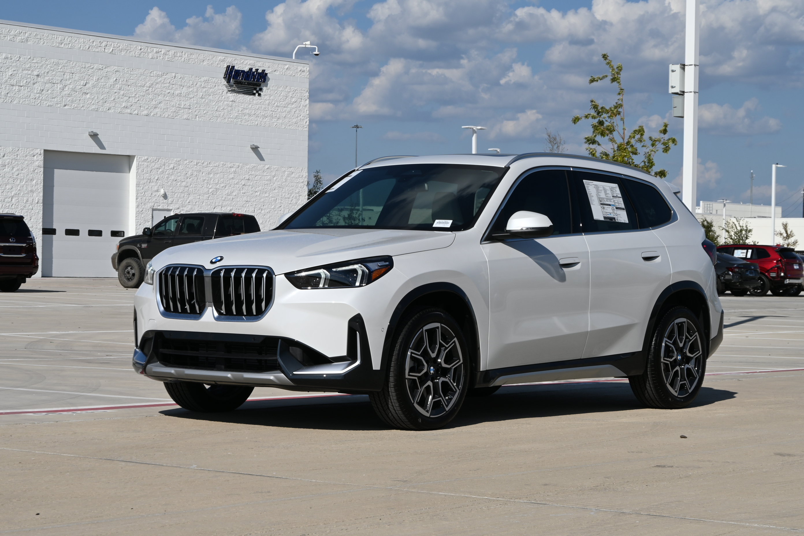 New 2027 BMW X1 xDrive28i AWD/4WD image 3