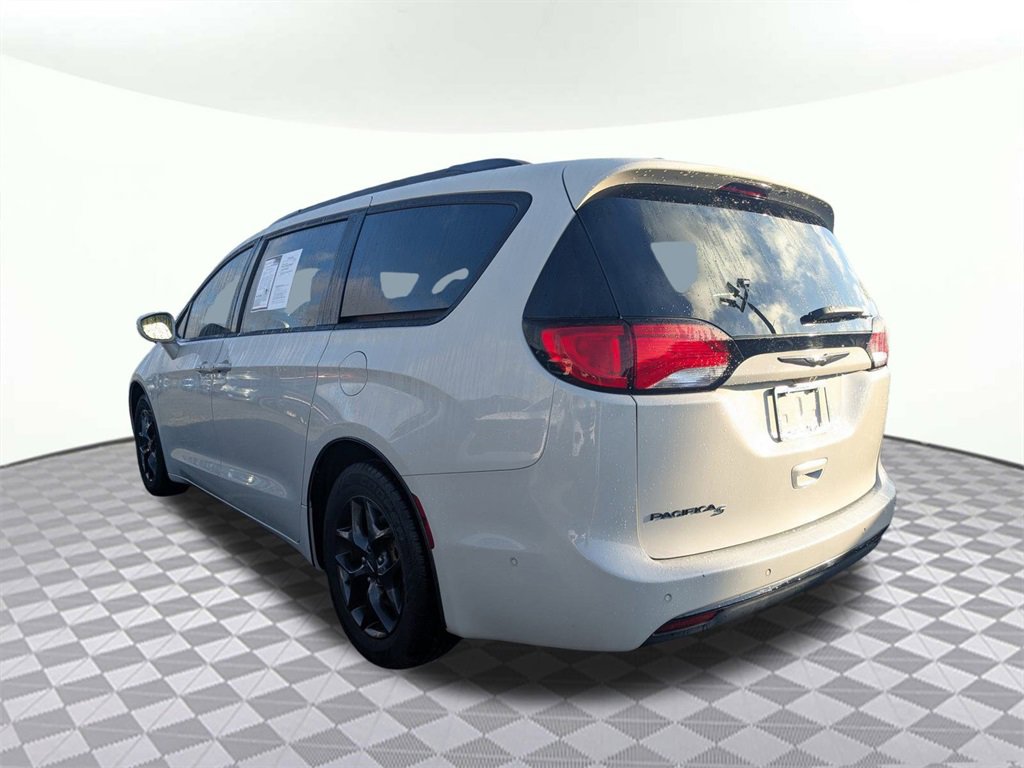 Used 2020 Chrysler Pacifica Touring-L Plus image 5