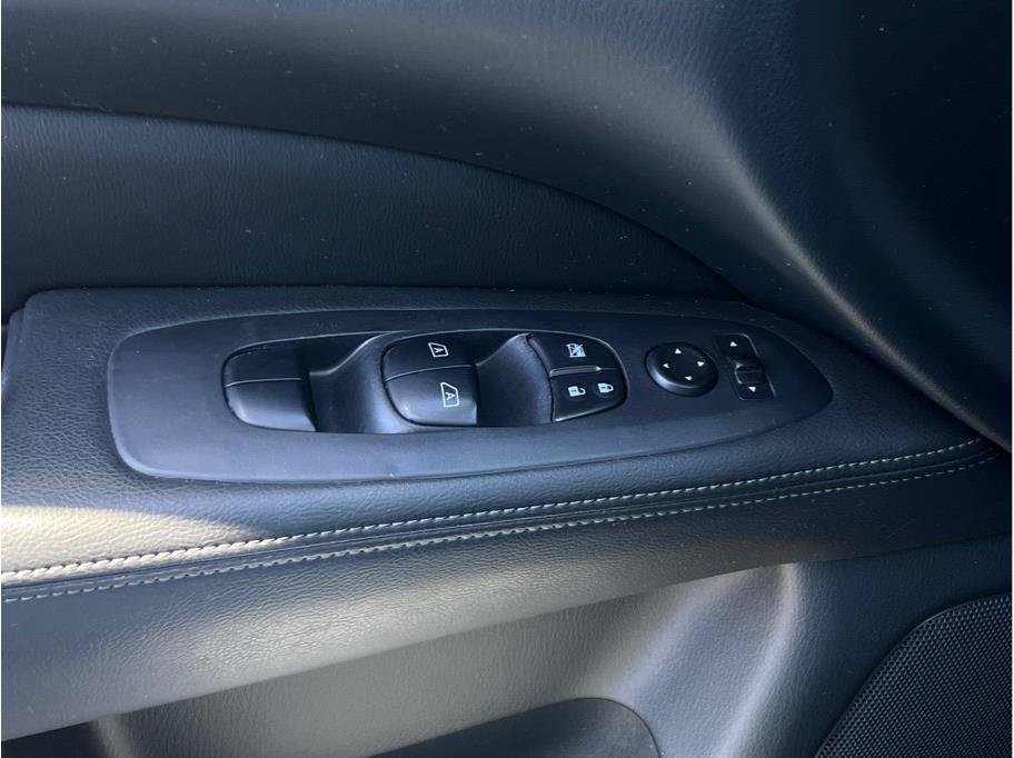 Used 2019 Nissan Pathfinder SV w/ SV Tech Package AWD/4WD image 16