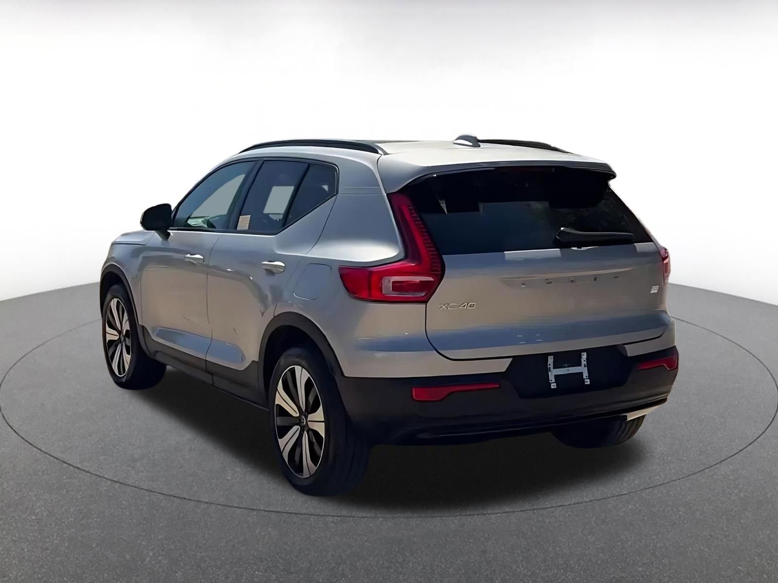 Used 2023 Volvo XC40 Recharge Plus image 11