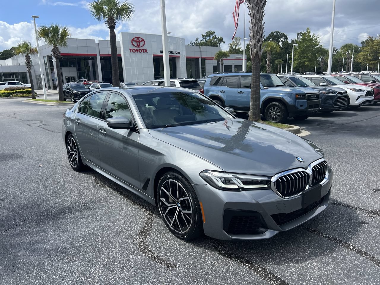 Used 2023 BMW 540i w/ M Sport Package RWD image 2