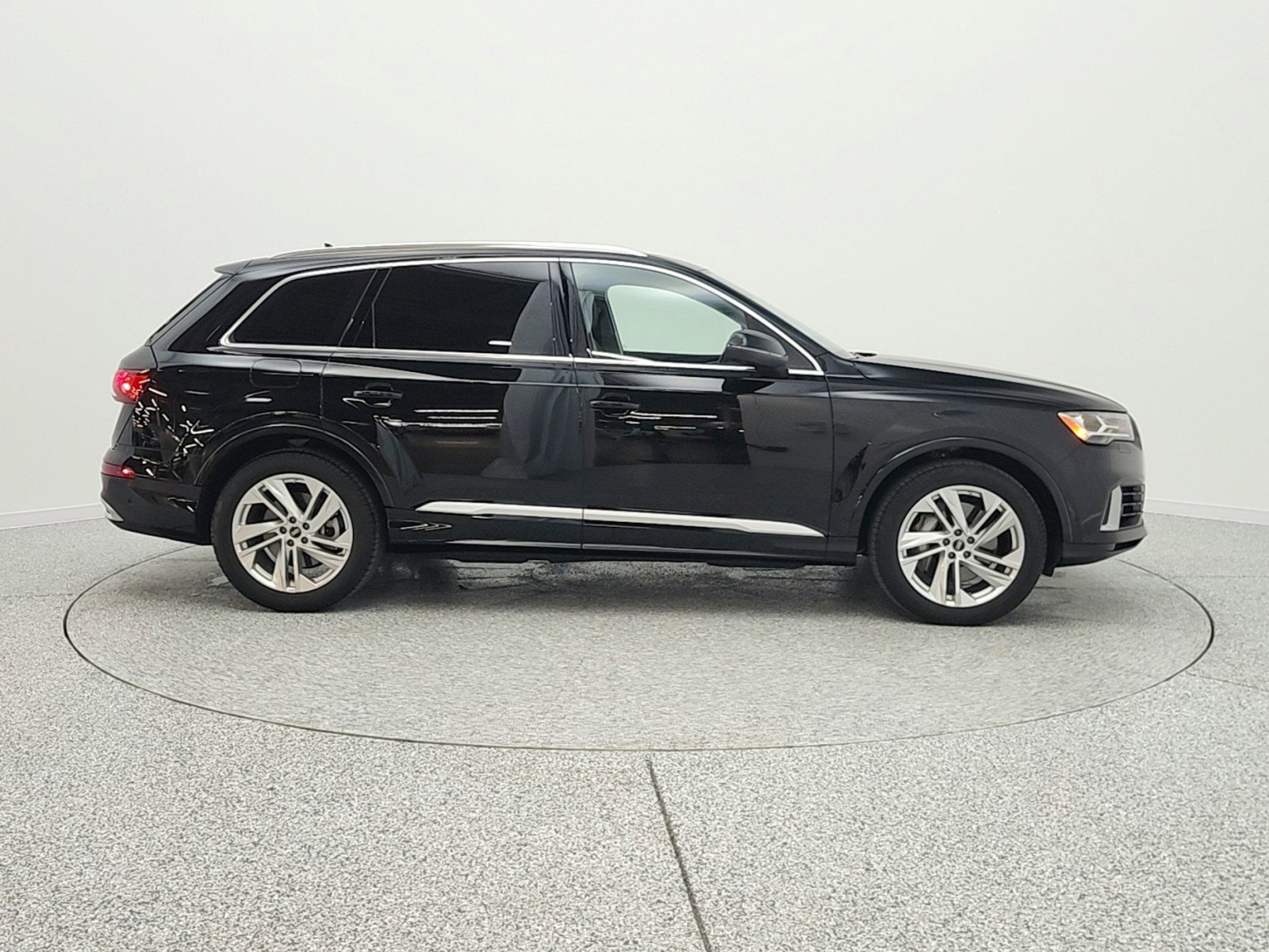 Used 2023 Audi Q7 3.0T Prestige w/ Prestige Package image 4