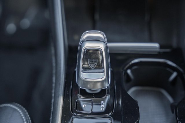 Certified 2025 Volvo XC40 B5 Plus image 27