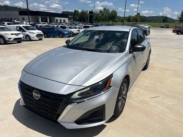 Used 2024 Nissan Altima 2.5 SV FWD image 3