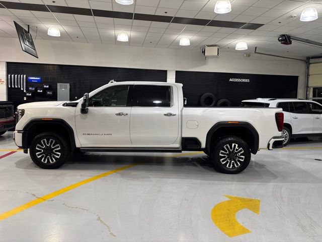 Used 2024 GMC Sierra 3500 Denali Ultimate AWD/4WD image 5