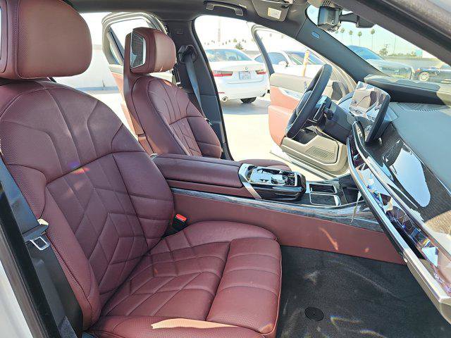 New 2026 BMW 750e xDrive image 10