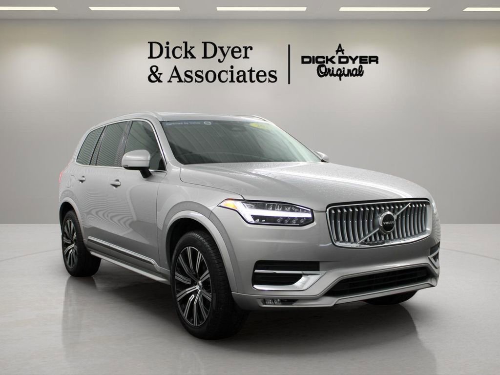 Certified 2025 Volvo XC90 B5 Core image 12